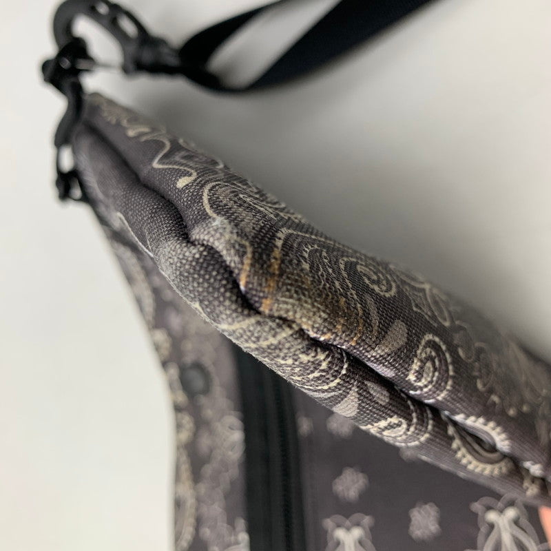 【中古品】【メンズ/レディース】 CHALLENGER チャレンジャー 23SS BANDANA SACOCHE バンダナ サコッシュ カバン 鞄 188-260819-cs-04-izu カラー：グレー 万代Net店