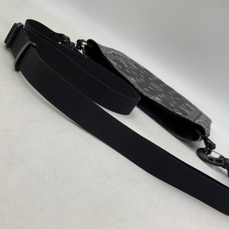 【中古品】【メンズ/レディース】 CHALLENGER チャレンジャー 23SS BANDANA SACOCHE バンダナ サコッシュ カバン 鞄 188-260819-cs-04-izu カラー：グレー 万代Net店
