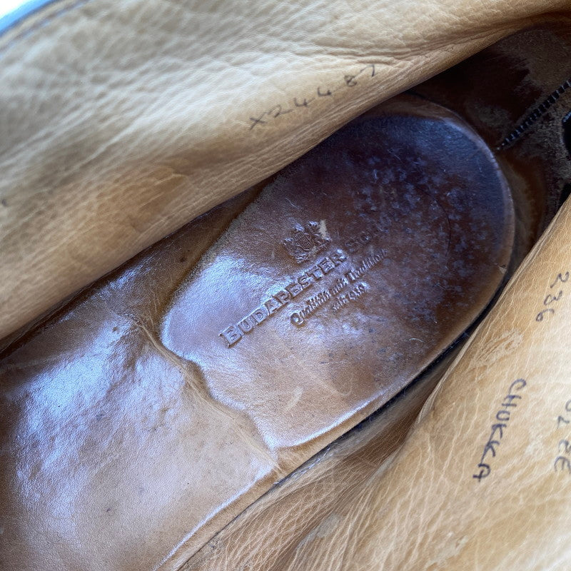【現状渡し品】【メンズ】 BUDAPESTER SCHUHE ブダペスターシューズ モンクストラップ スエードチャッカブーツ 靴 164-260820-as-10-izu サイズ：8 1/2 カラー：カーキ 万代Net店