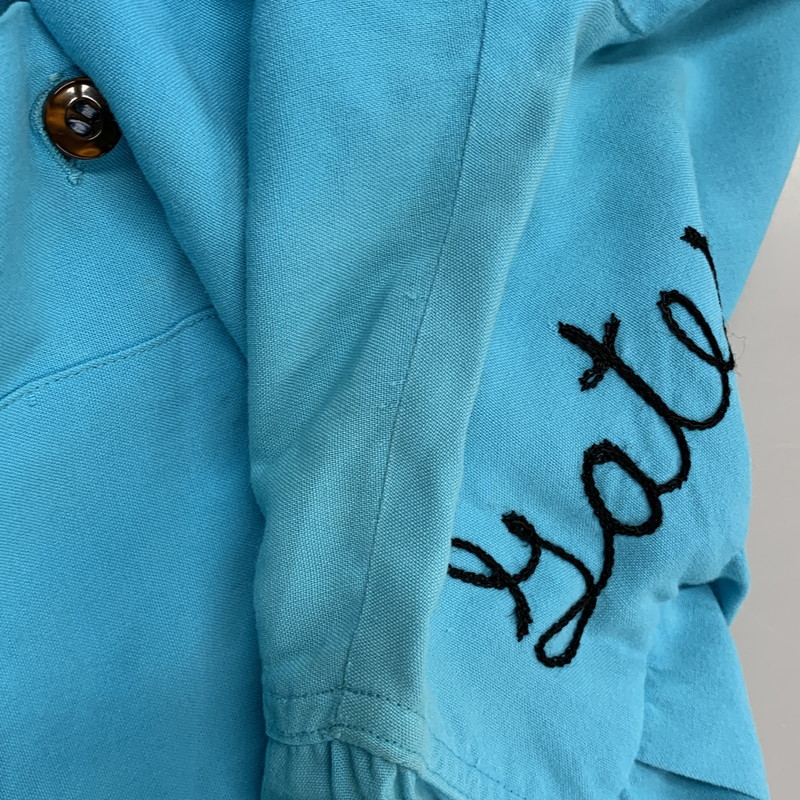 【現状渡し品】【メンズ】 KING LOUIE TEN STRIKE キング ルイ テン ストライク 黒タグ フロッキープリント USA製 50-60 S S BOWLING SHIRT ボーリング シャツ トップス 半袖 146-260828-ya-05-izu サイズ：ML カラー：ライトブルー 万代Net店