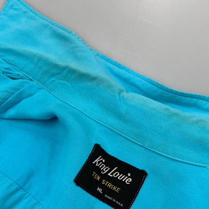 【現状渡し品】【メンズ】 KING LOUIE TEN STRIKE キング ルイ テン ストライク 黒タグ フロッキープリント USA製 50-60 S S BOWLING SHIRT ボーリング シャツ トップス 半袖 146-260828-ya-05-izu サイズ：ML カラー：ライトブルー 万代Net店