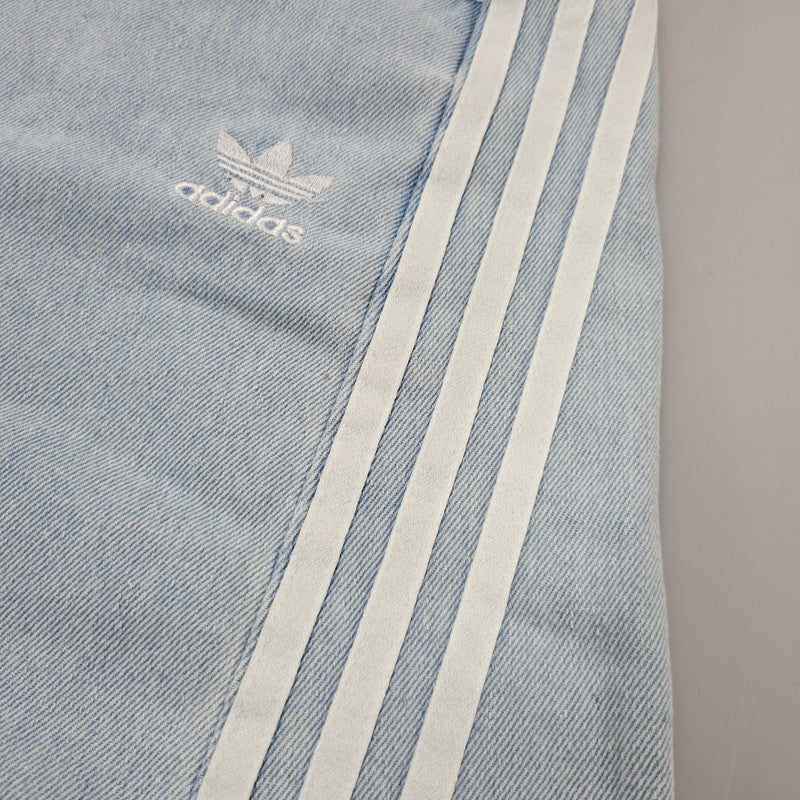 【中古品】【レディース】 adidas アディダス ADILENIUM DENIM CARGO PANTS IV9344 アディレニウム デニムカーゴパンツ 168-260829-as-14-izu サイズ：29 カラー：ライトインディゴ 万代Net店