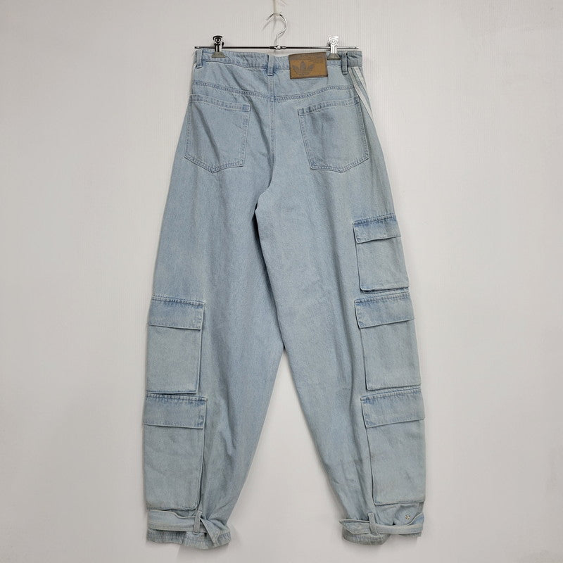 【中古品】【レディース】 adidas アディダス ADILENIUM DENIM CARGO PANTS IV9344 アディレニウム デニムカーゴパンツ 168-260829-as-14-izu サイズ：29 カラー：ライトインディゴ 万代Net店