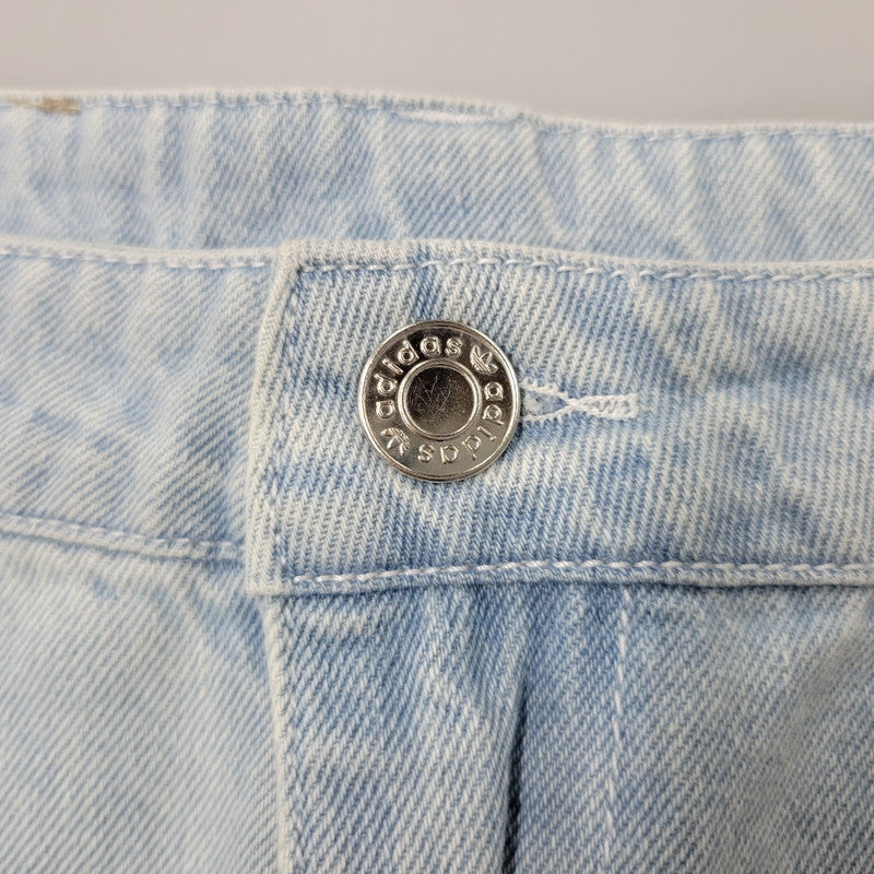【中古品】【レディース】 adidas アディダス ADILENIUM DENIM CARGO PANTS IV9344 アディレニウム デニムカーゴパンツ 168-260829-as-14-izu サイズ：29 カラー：ライトインディゴ 万代Net店
