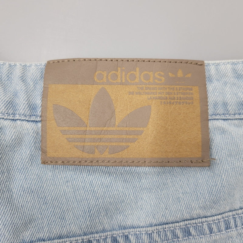 【中古品】【レディース】 adidas アディダス ADILENIUM DENIM CARGO PANTS IV9344 アディレニウム デニムカーゴパンツ 168-260829-as-14-izu サイズ：29 カラー：ライトインディゴ 万代Net店