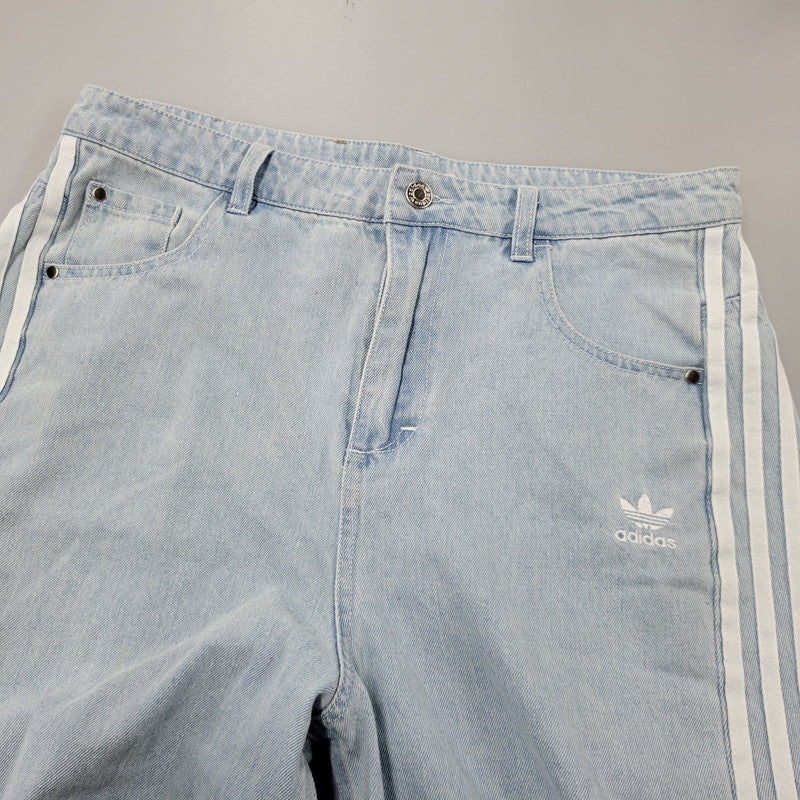 【中古品】【レディース】 adidas アディダス ADILENIUM DENIM CARGO PANTS IV9344 アディレニウム デニムカーゴパンツ 168-260829-as-14-izu サイズ：29 カラー：ライトインディゴ 万代Net店