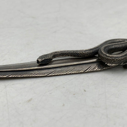 【中古品】【メンズ/レディース】 SHARE ONE'S FATE シェアワンズフェイト 1ST FEATHER＆DROP SNAKE TOP ファースト フェザー ドロップ スネーク トップ ペンダントトップ アクセサリー 192-260831-cs-08-izu カラー：シルバー 万代Net店
