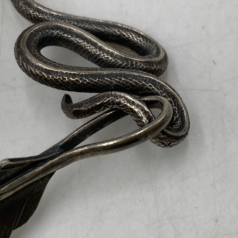 【中古品】【メンズ/レディース】 SHARE ONE'S FATE シェアワンズフェイト 1ST FEATHER＆DROP SNAKE TOP ファースト フェザー ドロップ スネーク トップ ペンダントトップ アクセサリー 192-260831-cs-08-izu カラー：シルバー 万代Net店