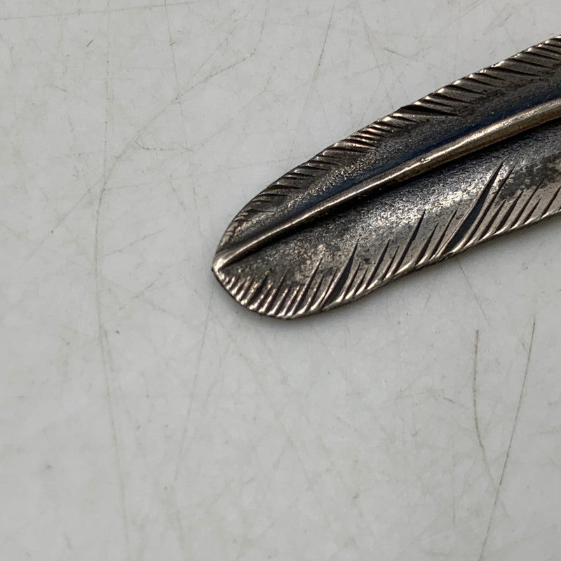 【中古品】【メンズ/レディース】 SHARE ONE'S FATE シェアワンズフェイト 1ST FEATHER＆DROP SNAKE TOP ファースト フェザー ドロップ スネーク トップ ペンダントトップ アクセサリー 192-260831-cs-08-izu カラー：シルバー 万代Net店