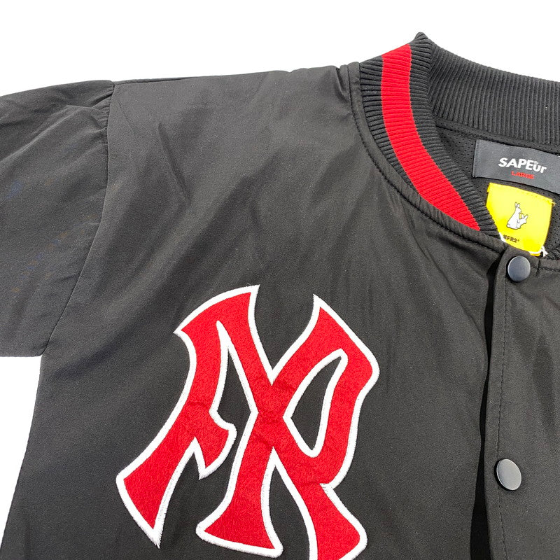 【中古品】【メンズ】 SAPEUR x FR2 サプール エフアールツー FRJ108 STADIUM JACKET スタジアム ジャケット アウター 142-260831-cs-04-izu サイズ：L カラー：ブラック×レッド 万代Net店