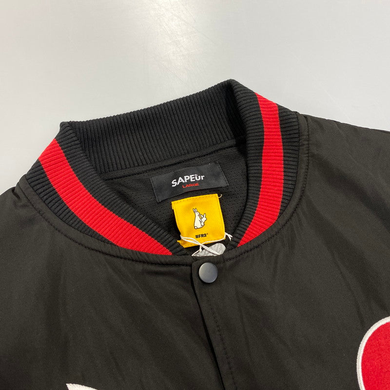 【中古品】【メンズ】 SAPEUR x FR2 サプール エフアールツー FRJ108 STADIUM JACKET スタジアム ジャケット アウター 142-260831-cs-04-izu サイズ：L カラー：ブラック×レッド 万代Net店