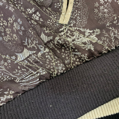 【現状渡し品】【メンズ】 花旅楽団 ハナタビガクダン 鯉×桜 SOUVENIR JACKET スーベニア ジャケット アウター 145-260905-cs-07-izu サイズ：S カラー：ブラック/ブラウン系 万代Net店