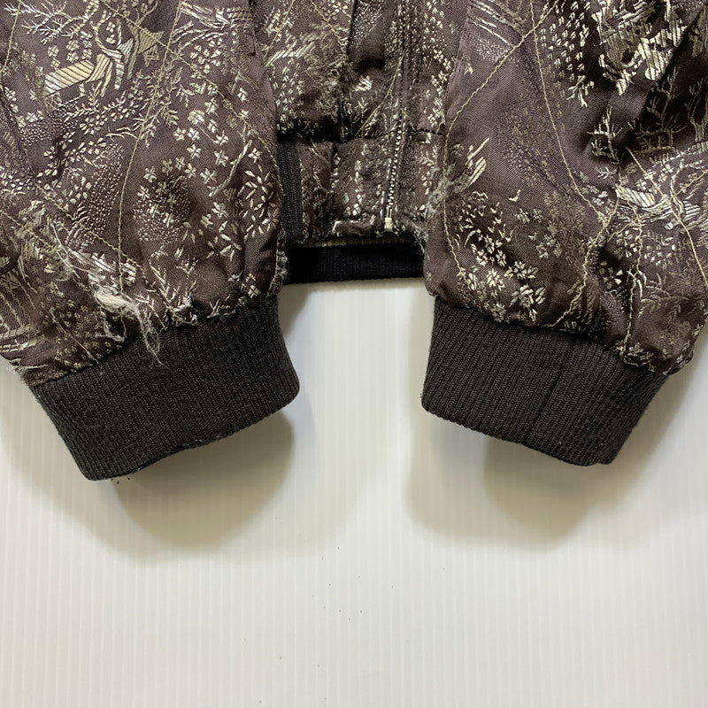 【現状渡し品】【メンズ】 花旅楽団 ハナタビガクダン 鯉×桜 SOUVENIR JACKET スーベニア ジャケット アウター 145-260905-cs-07-izu サイズ：S カラー：ブラック/ブラウン系 万代Net店
