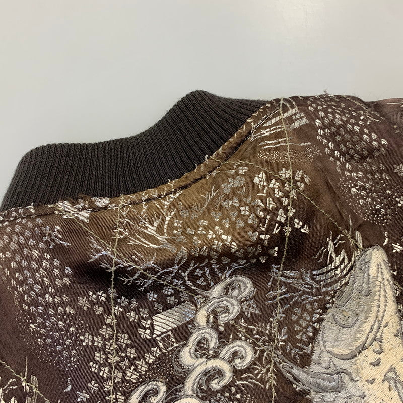 【現状渡し品】【メンズ】 花旅楽団 ハナタビガクダン 鯉×桜 SOUVENIR JACKET スーベニア ジャケット アウター 145-260905-cs-07-izu サイズ：S カラー：ブラック/ブラウン系 万代Net店