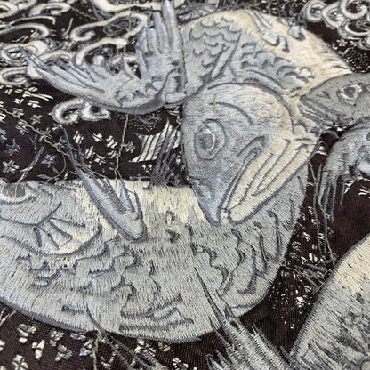 【現状渡し品】【メンズ】 花旅楽団 ハナタビガクダン 鯉×桜 SOUVENIR JACKET スーベニア ジャケット アウター 145-260905-cs-07-izu サイズ：S カラー：ブラック/ブラウン系 万代Net店