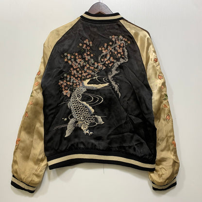 【現状渡し品】【メンズ】 花旅楽団 ハナタビガクダン 鯉×桜 SOUVENIR JACKET スーベニア ジャケット アウター 145-260905-cs-07-izu サイズ：S カラー：ブラック/ブラウン系 万代Net店