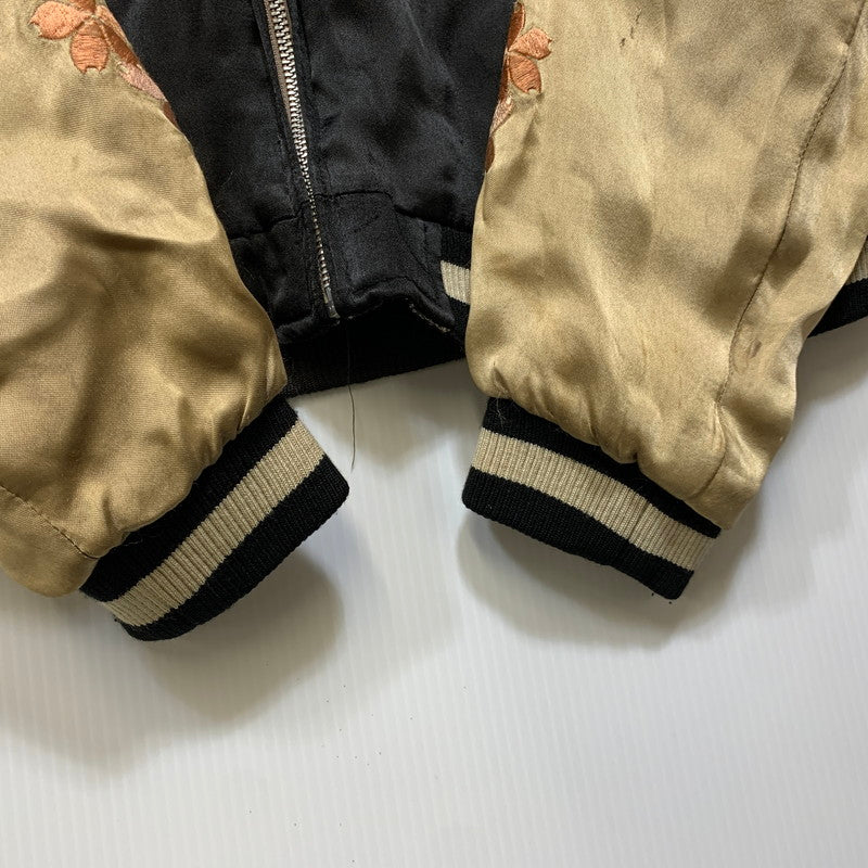 【現状渡し品】【メンズ】 花旅楽団 ハナタビガクダン 鯉×桜 SOUVENIR JACKET スーベニア ジャケット アウター 145-260905-cs-07-izu サイズ：S カラー：ブラック/ブラウン系 万代Net店