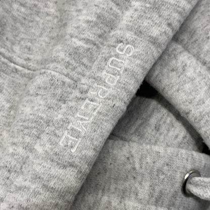 【中古品】【メンズ】 SUPREME シュプリーム × GOODENOUGH グッドイナフ HOODED SWEATSHIRT フーデッド スウェットシャツ パーカー トップス 149-260907-kh-11-izu サイズ：L カラー：グレー 万代Net店