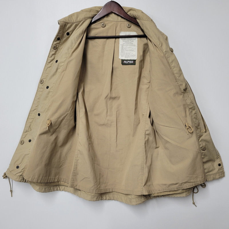 【現状渡し品】【メンズ】 ALPHA INDUSTRIES アルファインダストリーズ 8415-01-099-7827 旧タグ USA製 FIELD JACKET フィールド ジャケット アウター 146-260908-yn-07-izu サイズ：X-SMALL-REGULAR カラー：ベージュ 万代Net店