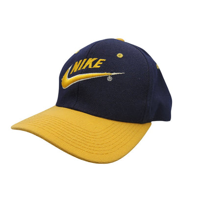 【中古品】【メンズ/レディース】 NIKE ナイキ LOGO CAP ロゴキャップ 帽子 185-260909-as-10-izu サイズ：F カラー：ネイビー×イエロー 万代Net店