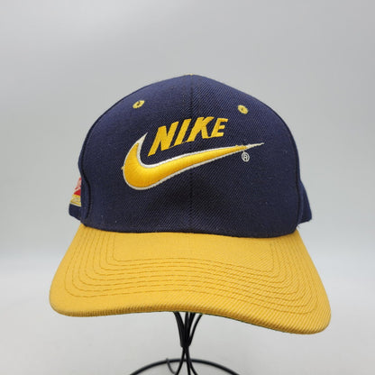 【中古品】【メンズ/レディース】 NIKE ナイキ LOGO CAP ロゴキャップ 帽子 185-260909-as-10-izu サイズ：F カラー：ネイビー×イエロー 万代Net店