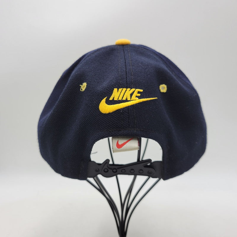 【中古品】【メンズ/レディース】 NIKE ナイキ LOGO CAP ロゴキャップ 帽子 185-260909-as-10-izu サイズ：F カラー：ネイビー×イエロー 万代Net店