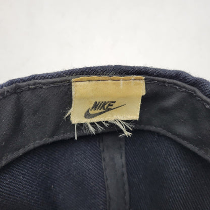 【中古品】【メンズ/レディース】 NIKE ナイキ LOGO CAP ロゴキャップ 帽子 185-260909-as-10-izu サイズ：F カラー：ネイビー×イエロー 万代Net店