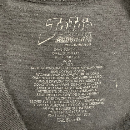 【中古品】【メンズ】 JOJO'S BIZARRE ADVENTURE ジョジョの奇妙な冒険 スターダストクルセイダーズ TEE Tシャツ トップス 半袖 146-260918-ya-08-izu サイズ：XL カラー：ブラック 万代Net店