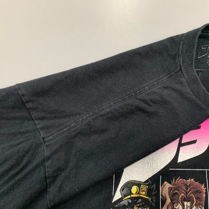 【中古品】【メンズ】 JOJO'S BIZARRE ADVENTURE ジョジョの奇妙な冒険 スターダストクルセイダーズ TEE Tシャツ トップス 半袖 146-260918-ya-08-izu サイズ：XL カラー：ブラック 万代Net店