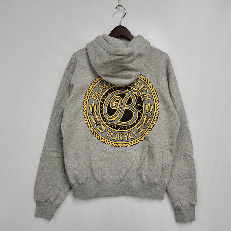 【中古品】【メンズ】 BLACKEYEPATCH ブラックアイパッチ B EMBLEM ZIP HOODIE Bエンブレム ジップフーディー パーカー 142-260912-as-17-izu サイズ：S カラー：グレー 万代Net店