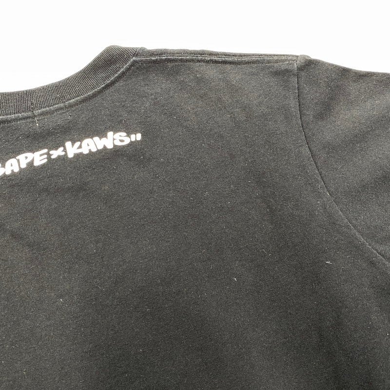 【中古品】【メンズ】 A BATHING APE アベイシングエイプ × KAWS カウズ BABY MILO S/S TEE ベイビー マイロ 半袖 Tシャツ 142-260919-as-06-izu サイズ：S カラー：ブラック 万代Net店