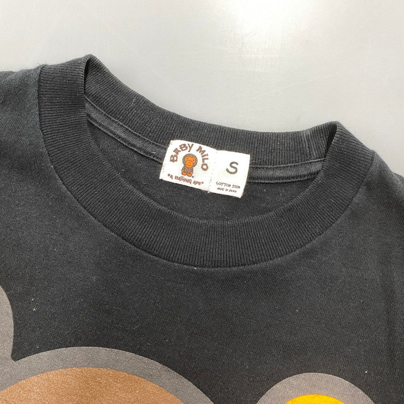 【中古品】【メンズ】 A BATHING APE アベイシングエイプ × KAWS カウズ BABY MILO S/S TEE ベイビー マイロ 半袖 Tシャツ 142-260919-as-06-izu サイズ：S カラー：ブラック 万代Net店