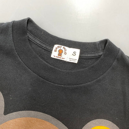 【中古品】【メンズ】 A BATHING APE アベイシングエイプ × KAWS カウズ BABY MILO S/S TEE ベイビー マイロ 半袖 Tシャツ 142-260919-as-06-izu サイズ：S カラー：ブラック 万代Net店