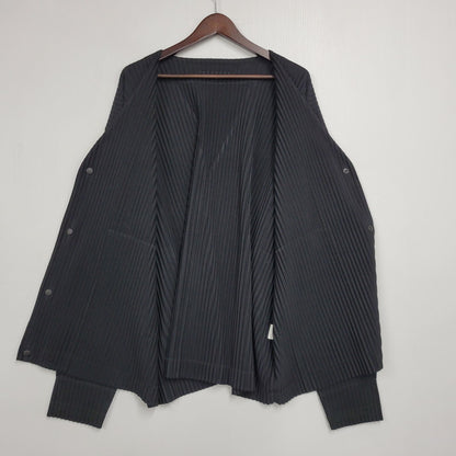 【中古品】【メンズ】 HOMME PLISSE ISSEY MIYAKE オム プリッセ イッセイミヤケ PLEATS CARDIGAN HP31JL105 プリーツカーディガン 140-260912-as-15-izu サイズ：4 カラー：ブラック 万代Net店