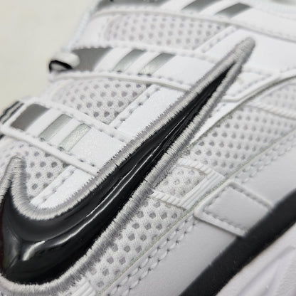 【中古美品】【メンズ】 NIKE ナイキ CD6404-107 P-6000 スニーカー シューズ靴 160-260913-ya-05-izu サイズ：27cm カラー：WHITE/BLACK-METALLIC SILVER 万代Net店