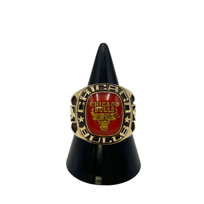 【中古品】【メンズ/レディース】 USED NBA CHICAGO BULLS RING シカゴブルズ リング 指輪 アクセサリー 192-260913-as-22-izu カラー：ゴールド 万代Net店