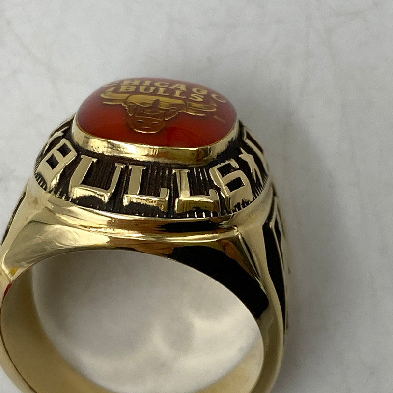 【中古品】【メンズ/レディース】 USED NBA CHICAGO BULLS RING シカゴブルズ リング 指輪 アクセサリー 192-260913-as-22-izu カラー：ゴールド 万代Net店