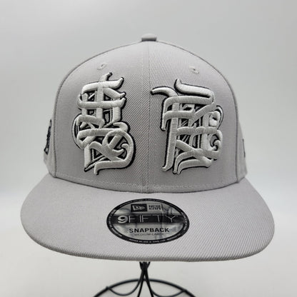 【中古品】【メンズ/レディース】 NEW ERA ニューエラ× TERRY THE AKI-06 テリー・ザ・アキ 9FIFTY "裏庭" SNAPBACK CAP スナップバック キャップ 帽子 185-260916-ya-19-izu サイズ：M/L カラー：グレー 万代Net店