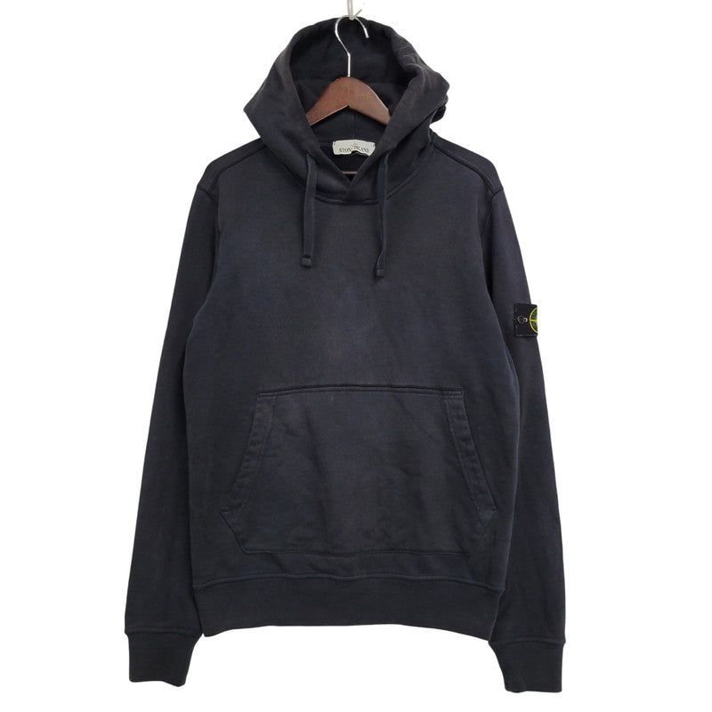 【現状渡し品】【メンズ】 STONE ISLAND ストーンアイランド 711562820 COTTON SWEAT PULLOVER HOODIE コットン スウェット プルオーバー フーディー トップス 長袖 141-260916-ya-05-izu サイズ：M カラー：ブラック 万代Net店
