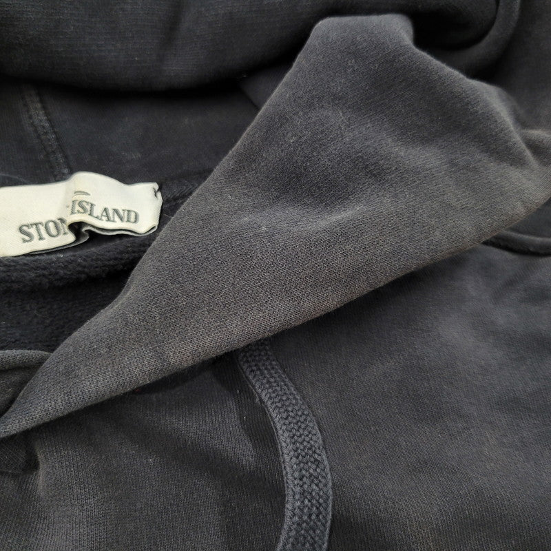 【現状渡し品】【メンズ】 STONE ISLAND ストーンアイランド 711562820 COTTON SWEAT PULLOVER HOODIE コットン スウェット プルオーバー フーディー トップス 長袖 141-260916-ya-05-izu サイズ：M カラー：ブラック 万代Net店