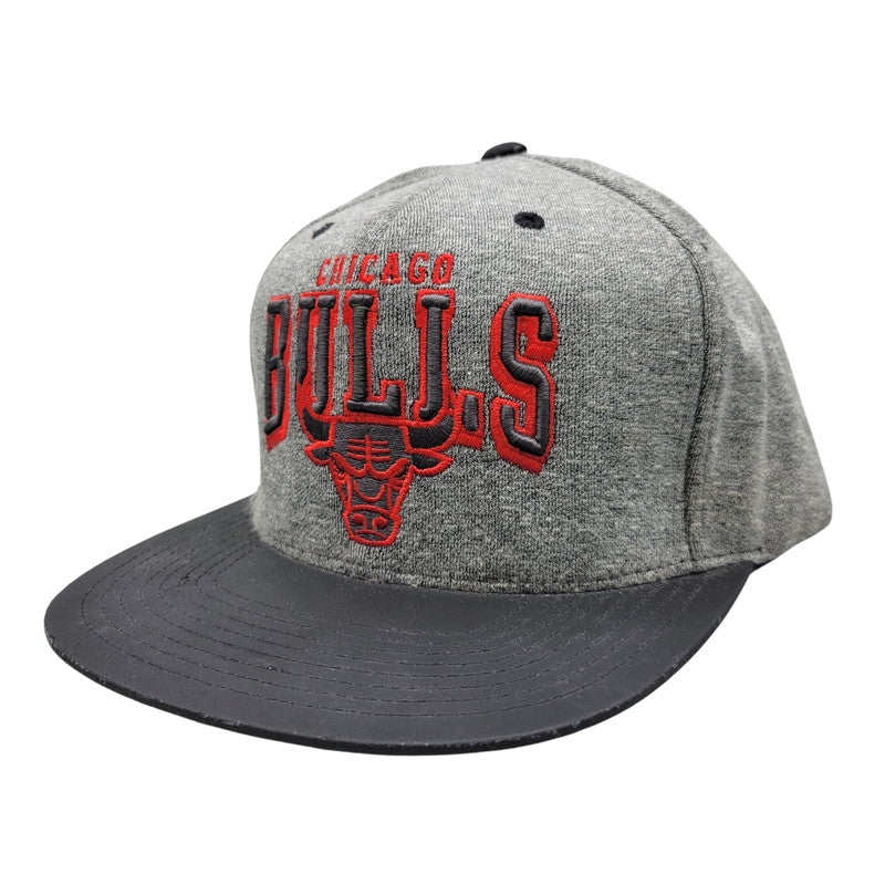 【中古品】【メンズ/レディース】 MITCHELL&NESS ミッチェル&ネス CHICAGO BULLS SNAPBACK CAP シカゴ ブルズ スナップバック キャップ 帽子 185-260920-as-16-izu サイズ：F カラー：グレー×ブラック 万代Net店