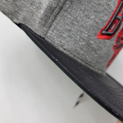 【中古品】【メンズ/レディース】 MITCHELL&NESS ミッチェル&ネス CHICAGO BULLS SNAPBACK CAP シカゴ ブルズ スナップバック キャップ 帽子 185-260920-as-16-izu サイズ：F カラー：グレー×ブラック 万代Net店