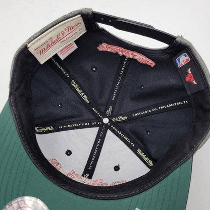 【中古品】【メンズ/レディース】 MITCHELL&NESS ミッチェル&ネス CHICAGO BULLS SNAPBACK CAP シカゴ ブルズ スナップバック キャップ 帽子 185-260920-as-16-izu サイズ：F カラー：グレー×ブラック 万代Net店