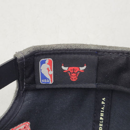 【中古品】【メンズ/レディース】 MITCHELL&NESS ミッチェル&ネス CHICAGO BULLS SNAPBACK CAP シカゴ ブルズ スナップバック キャップ 帽子 185-260920-as-16-izu サイズ：F カラー：グレー×ブラック 万代Net店