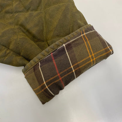 【現状渡し品】【メンズ】 BARBOUR バーブァー MWX0611OL71 15AW CHELSEA WAXED QUILTED JACKET チェルシー ワックスド キルティング ジャケット アウター 144-260915-cs-08-izu サイズ：XL カラー：カーキ 万代Net店