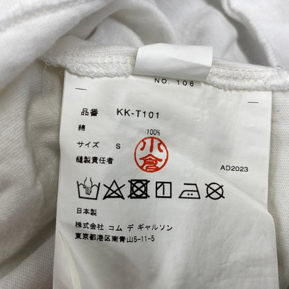 【中古品】【メンズ】 COMME DES GARCONS コムデギャルソン KK-T101 AD2023 青山店限定 ADAM PENDLETON MESSAGE SS TEE ショートスリーブ Tシャツ トップス 140-260917-kh-22-izu サイズ：S カラー：ホワイト 万代Net店