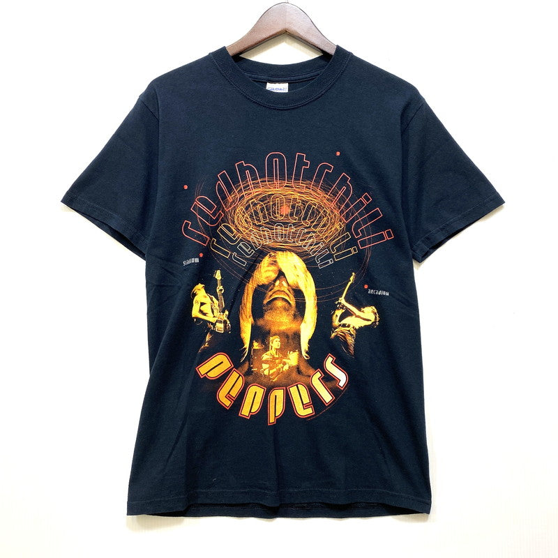 【中古品】【メンズ】 GILDAN ギルダン RED HOT CHILI PEPPERS STADIUM ARCADIUM SS TEE レッドホットチリペッパーズ 半袖 Tシャツ 146-260917-as-01-izu サイズ：S カラー：ネイビー系 万代Net店