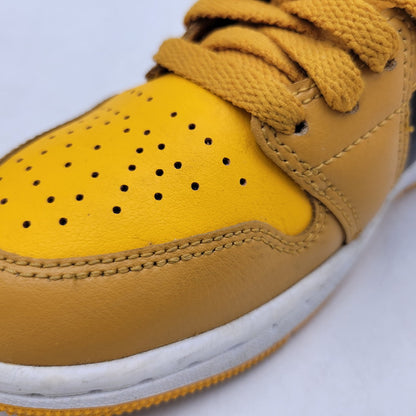 【中古品】【レディース】 NIKE ナイキ WMNS AIR JORDAN 1 MID BQ6472-700 ウィメンズ エア ジョーダン 1 ミッド スニーカー 靴 166-260921-as-23-izu サイズ：23.5cm カラー：UNIVERSITY GOLD/BLACK-WHITE 万代Net店