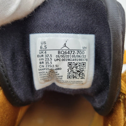 【中古品】【レディース】 NIKE ナイキ WMNS AIR JORDAN 1 MID BQ6472-700 ウィメンズ エア ジョーダン 1 ミッド スニーカー 靴 166-260921-as-23-izu サイズ：23.5cm カラー：UNIVERSITY GOLD/BLACK-WHITE 万代Net店
