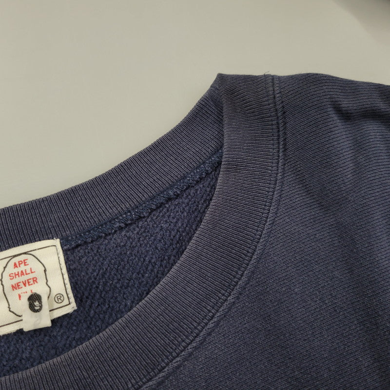 【中古品】【メンズ】 A BATHING APE アベイシングエイプ PRINT SWEATSHIRT プリント スウェット トレーナー 長袖 142-260923-as-02-izu サイズ：M カラー：ネイビー 万代Net店